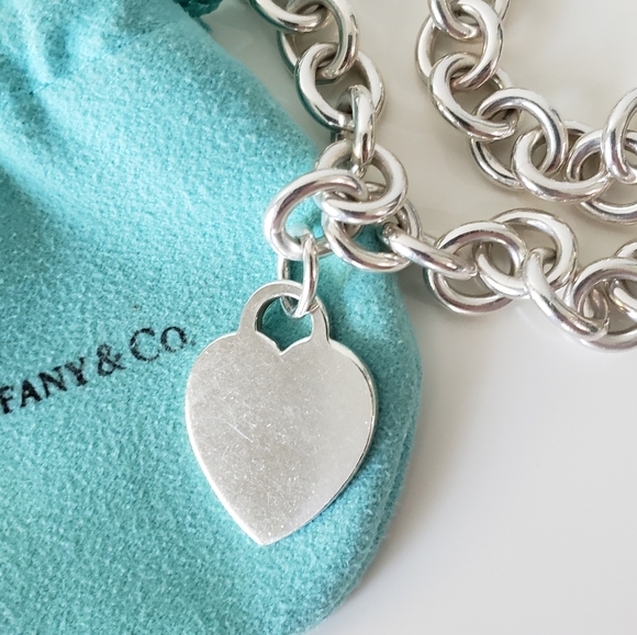 ❗SOLD❗Tiffany & Co. Heart Tag Chain Link Necklace - Picture 4 of 16